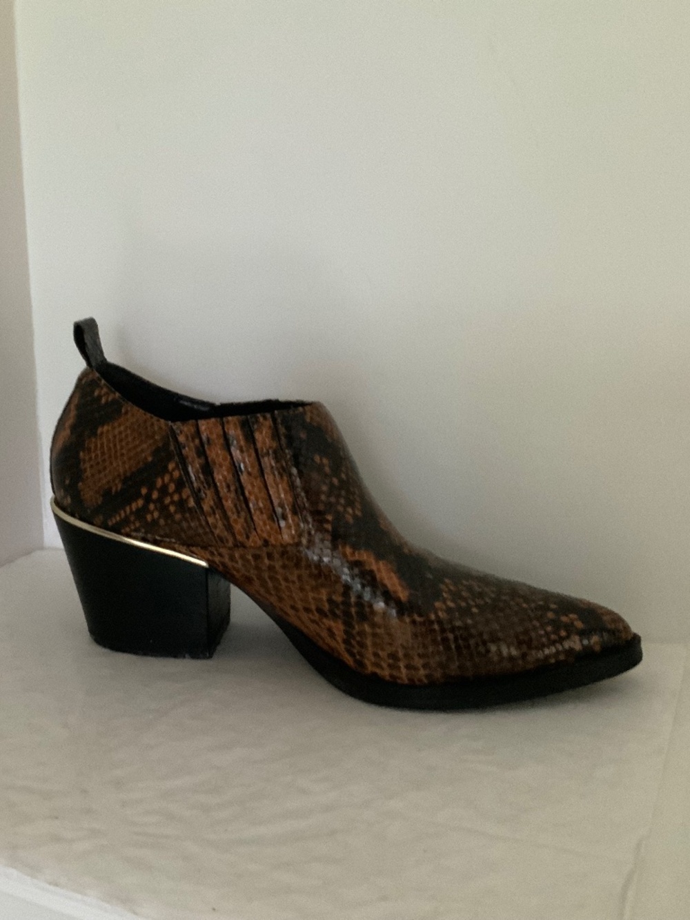 Women’s ankle boots, size 7M, colour black and tan